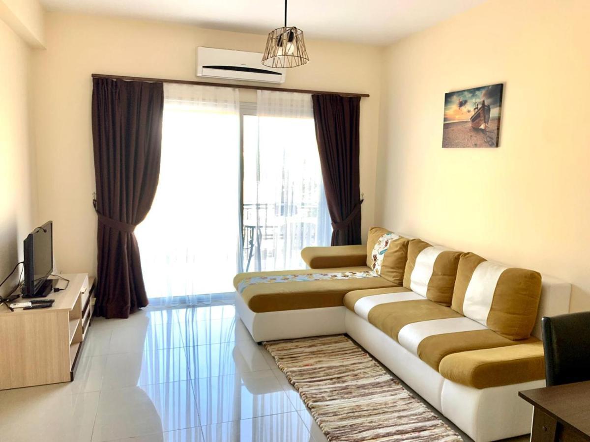 Amazing Two-Bedroom Apartment In Residence Lukomorye D1 With Private Garden Karavas  Exterior photo