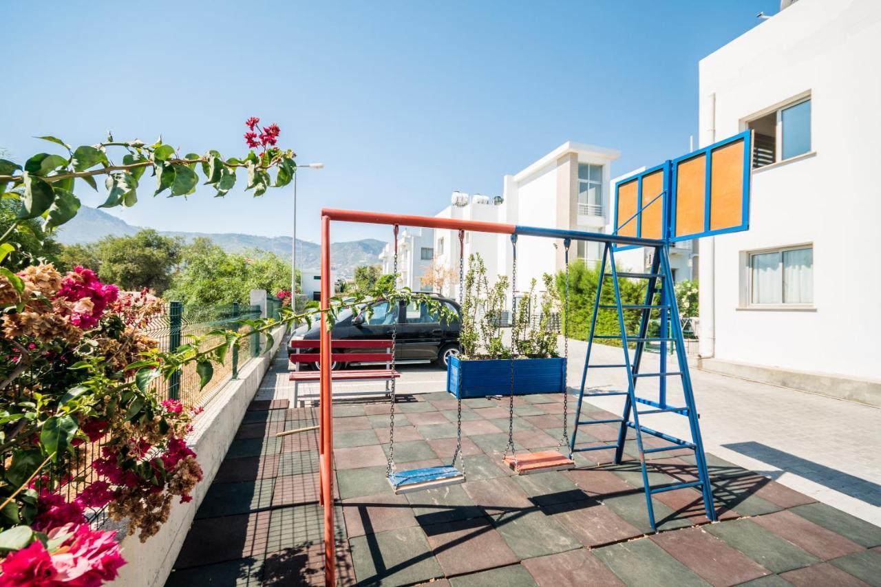 Amazing Two-Bedroom Apartment In Residence Lukomorye D1 With Private Garden Karavas  Exterior photo