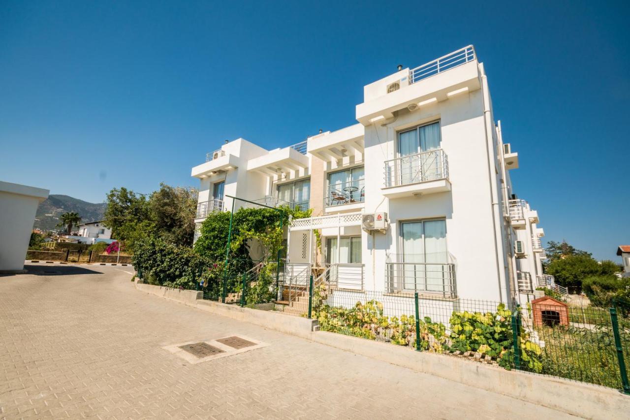 Amazing Two-Bedroom Apartment In Residence Lukomorye D1 With Private Garden Karavas  Exterior photo