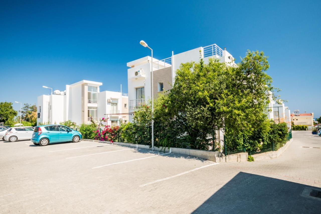 Amazing Two-Bedroom Apartment In Residence Lukomorye D1 With Private Garden Karavas  Exterior photo